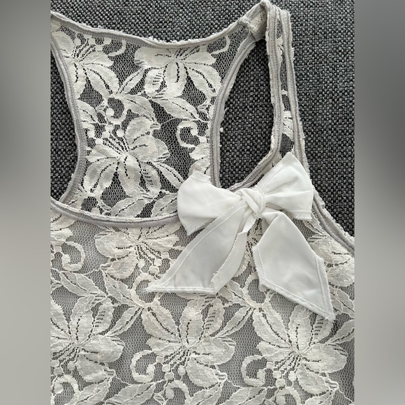 Hollister Women’s Lace Bow Racerback Top (Size M) - Picture 4 of 8